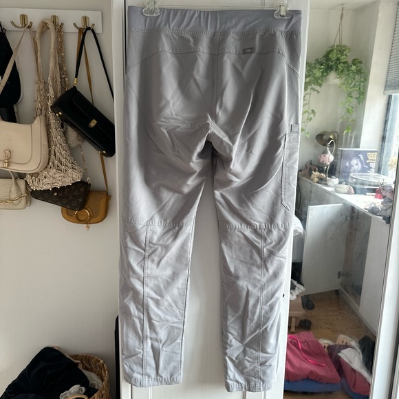 Figs Kade Scrub Bottoms Size Medium Light Grey - Picture 2 of 3